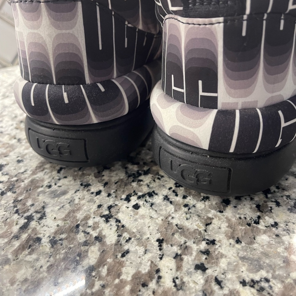 UGG Monochrome Logo Boots - Picture 3 of 6